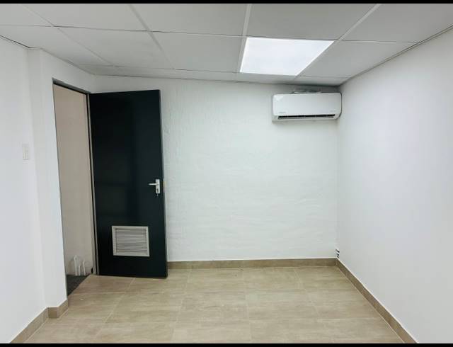 216M² WAREHOUSE TO LET IN GLEN ANIL